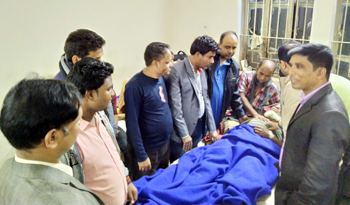 গোয়াইনঘাট উপজেলা বিএনপি নেতা আইয়ুব আলীর শয্যা পাশে দলীয় নেতৃবৃন্দ