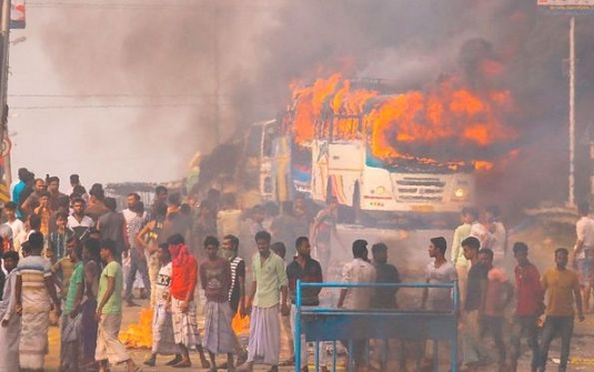 ভারতের নাগরিকত্ব আইনের প্রতিবাদে জ্বলছে পশ্চিমবঙ্গ