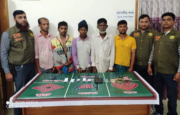 ১৯ দিনে ২৫ জুয়াড়িকে ধরলো মহানগর ডিবি