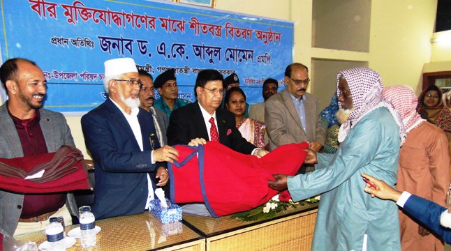 সিলেটে মুক্তিযোদ্ধাদের মধ্যে শীতবস্ত্র বিতরণ