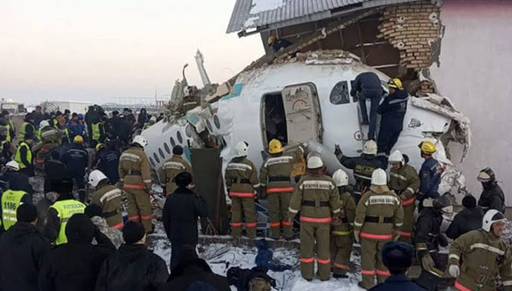 কাজাখস্তানে বিমান বিধ্বস্ত, ৬০ আরোহী জীবিত উদ্ধার