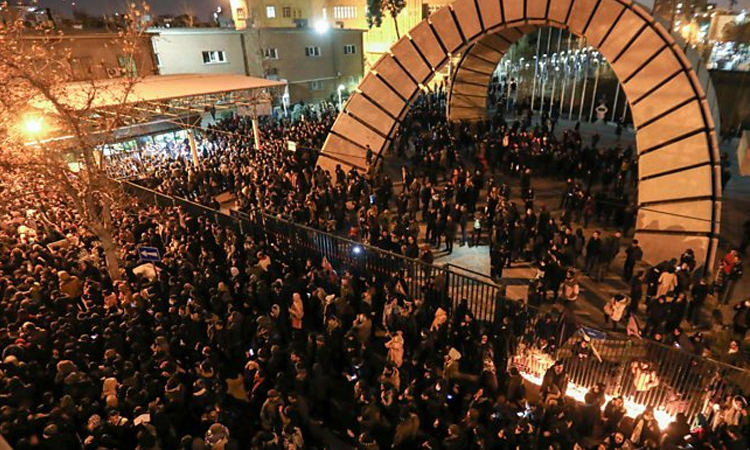 ইরানে সরকারবিরোধী বিক্ষোভ, সমর্থন জানিয়ে ট্রাম্পের টুইট