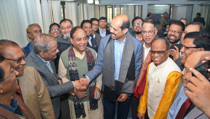 মির্জা ফখরুলের ভোট ও দোয়া চাইলেন আতিকুল