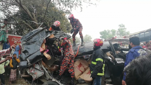 নবীগঞ্জে গাছের সাথে মিনিবাসের ধাক্কা,  নিহত ৮ : আহত ৪