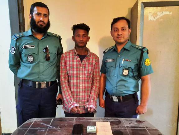 সিলেট ওসমানী বিমানবন্দর থেকে ছিনতাইকারী আটক