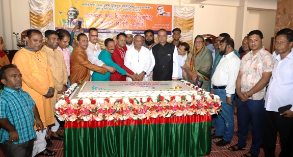 ১০০ পাউন্ড কেক কেটে সিসিক-এ মুজিববর্ষ উদযাপন