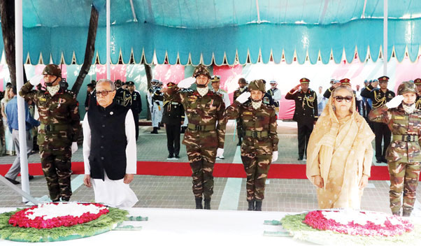 টুঙ্গিপাড়ায় বঙ্গবন্ধুর সমাধিতে রাষ্ট্রপতি ও প্রধানমন্ত্রীর শ্রদ্ধা