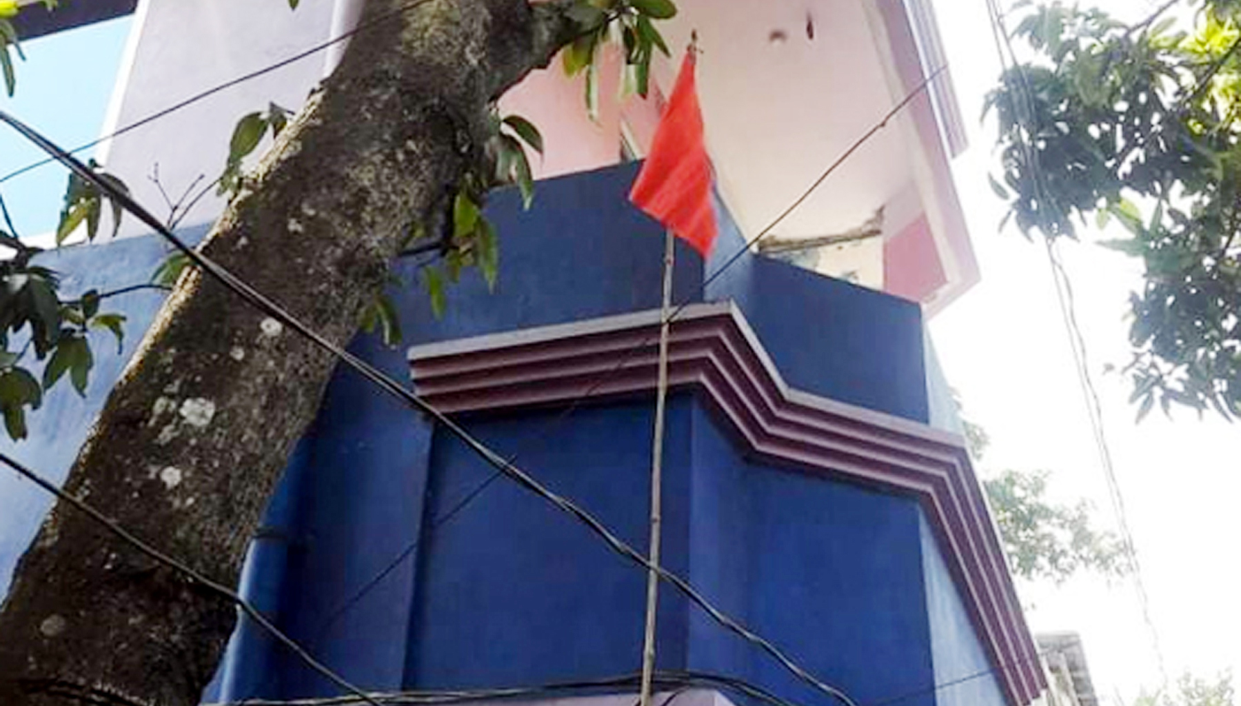 শ্বশুরবাড়িতে গিয়ে শ্বাসকষ্টে জামাইয়ের মৃত্যু, বাড়ি লকডাউন