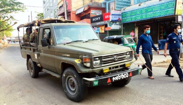 বিশ্বনাথে আইনশৃংখলা বাহিনীর তৎপরতায়ও কমছে না মানুষের বিচরণ