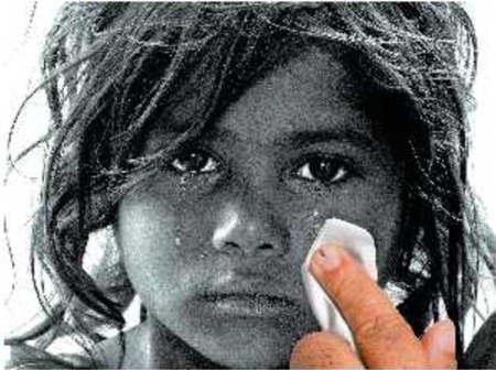 ভারতে সন্তানদের গঙ্গায় ছুড়ে ফেললেন মা !