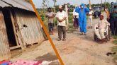 সন্তানের লাশের পাশে অসহায় বাবা-মা