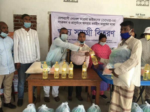 খাদিমপাড়ায় আইডিইবি সিলেট জেলা শাখার খাদ্য সামগ্রী বিতরণ