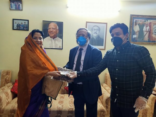 মোমেন ফাউন্ডেশনকে মনসুর শিক্ষা ও জনকল্যাণ ট্রাস্টের একলক্ষ টাকা অনুদান