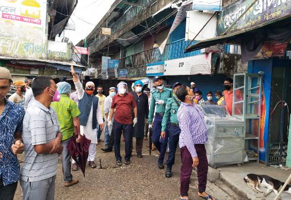 সিসিকের ভ্রাম্যমাণ আদালত : ৮ ব্যবসা প্রতিষ্ঠানকে জরিমানা