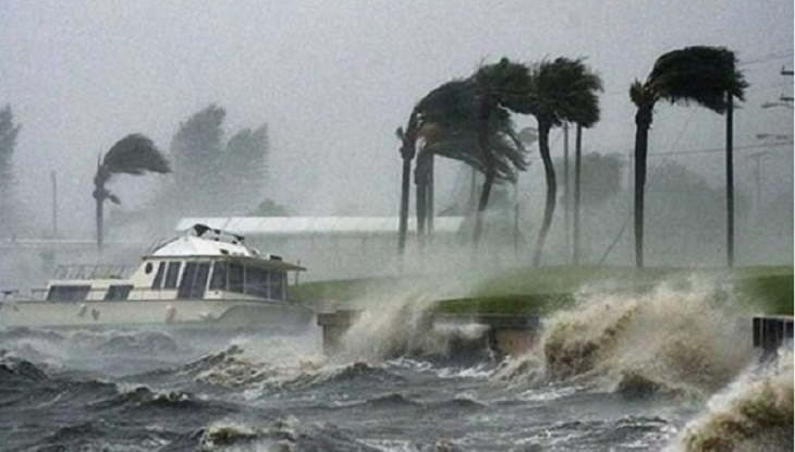বাংলাদেশ উপকূলে আঘাত হেনেছে আম্ফান