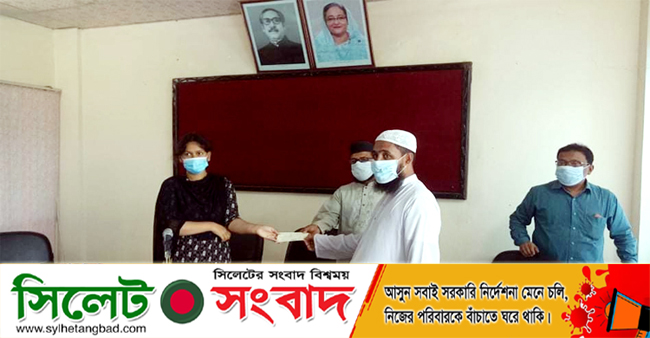 মাধবপুরে ইমামদের মাঝে প্রধানমন্ত্রীর প্রণোদনার চেক বিতরন শুরু