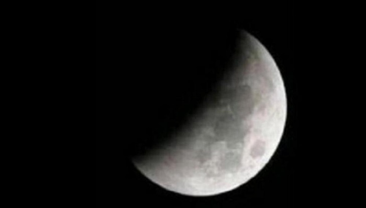 আজ রবিবার বছরের তৃতীয় চন্দ্রগ্রহণ