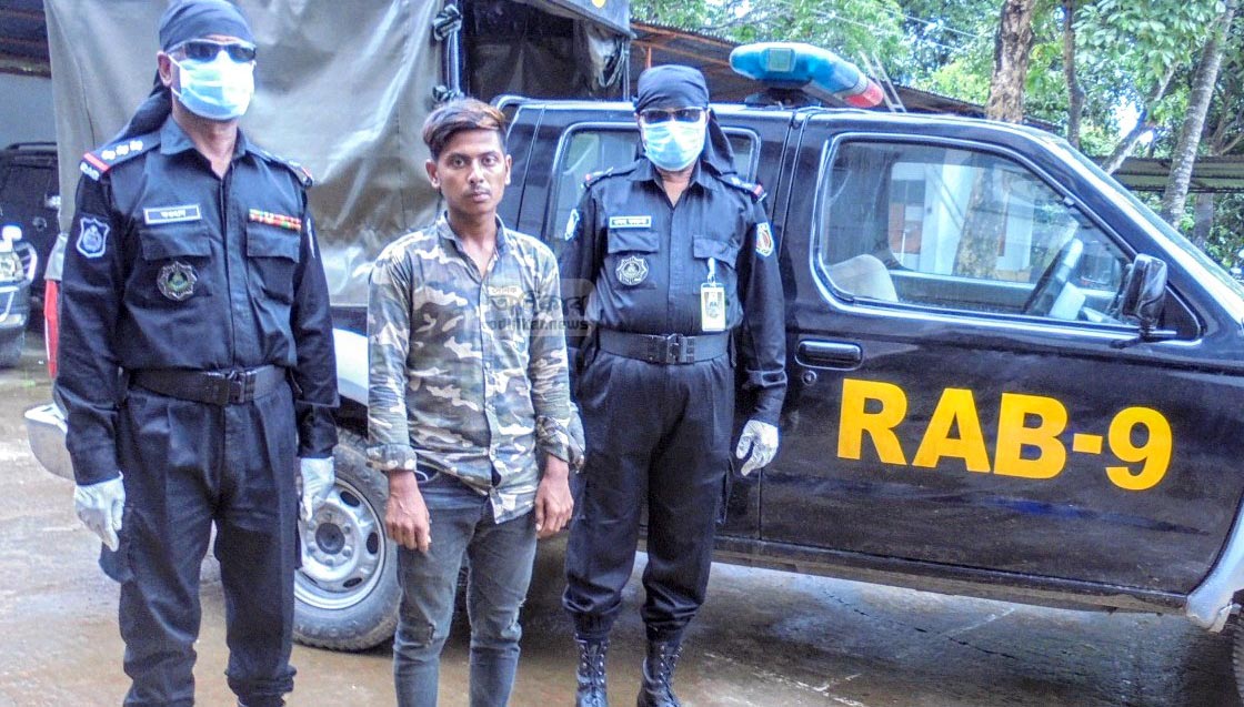 কুলাউড়ায় র‍্যাবের অভিযানে ১ লাখ ভারতীয় বিড়ি’সহ কিশোর আটক