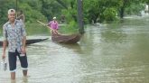 নগরীর রাস্তায় চলছে নৌকা