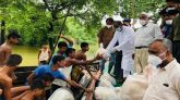 ছাতক ও দোয়ারায় পানিবন্দী মানুষের মাঝে এমপি মানিকের ত্রাণ সহায়তা
