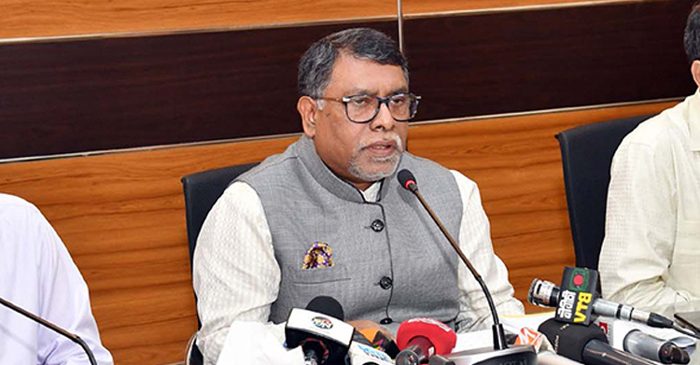 স্বাস্থ্যমন্ত্রীকেও সরে যেতে হচ্ছে!