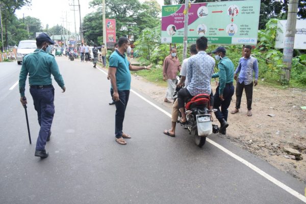 এসএমপি ট্রাফিক বিভাগের অভিযান : বিভিন্ন প্রকারের ২৯টি যানবাহন ডাম্পিংসহ ২টি মামলা দায়ের