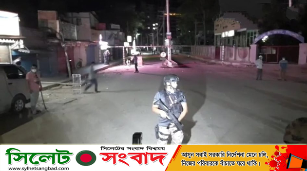 চৌহাট্টায় ‌’বোমা’ সন্দেহে পরিত্যক্ত মোটর সাইকেল কর্ডন করে রেখেছে পুলিশ