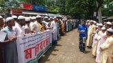 গোয়াইনঘাটে মাদ্রসার ছাত্রীকে ধর্ষণ প্রচেষ্টার প্রতিবাদে মানব বন্ধন