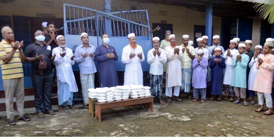 জাতীয় শোক দিবসে আওয়ামীলীগ নেতা হাবিবের দোয়া মাহফিল ও শিরনি বিতরণ