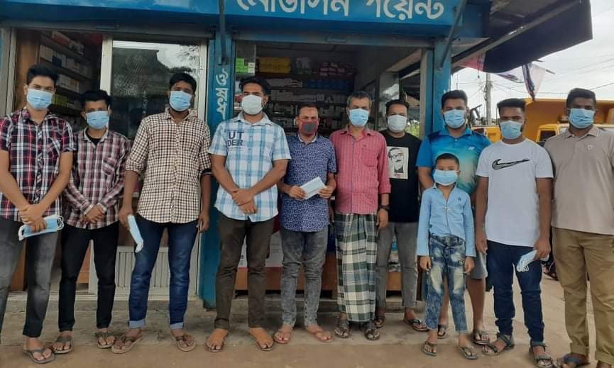 জাতীয় শোক দিবসে ফেঞ্চুগঞ্জে আ’লীগ নেতা হাবিবুর রহমান হাবিবের মাস্ক বিতরণ