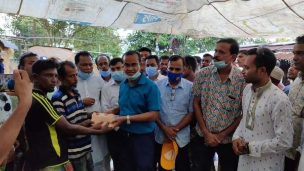 নৌকাডুবিতে নিহতদের পরিবারবর্গকে প্রধানমন্ত্রীর পক্ষ থেকে ২০ হাজার টাকা করে অনুদান প্রদান