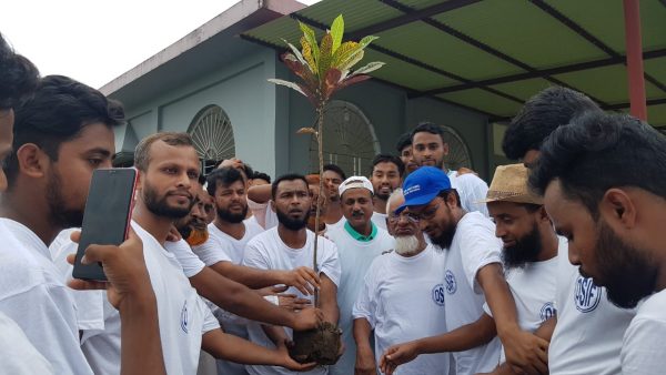 ভোলাগঞ্জ সাদা পাথর এলাকায় ইতিহাসবিদ ড. সিরাজুল ইসলাম ফাউন্ডশনের বৃক্ষরোপণ
