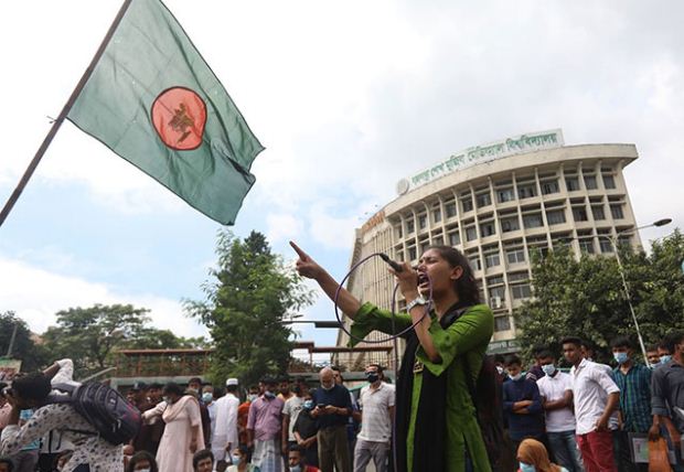 ধর্ষকদের শাস্তির দাবিতে উত্তাল রাজপথ