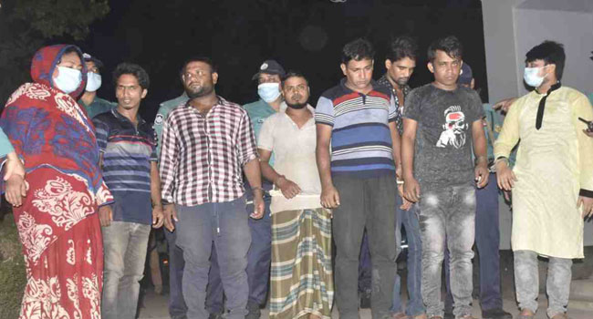 এবার চট্টগ্রামে গৃহবধূকে রিকশা থেকে নামিয়ে সংঘবদ্ধ ধর্ষণ