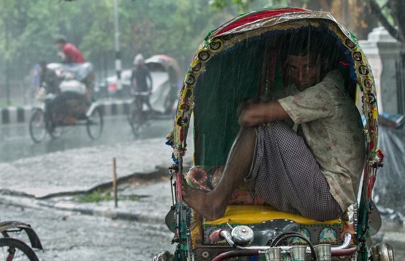 আপাতত ভারী বৃষ্টির সম্ভাবনা নেই