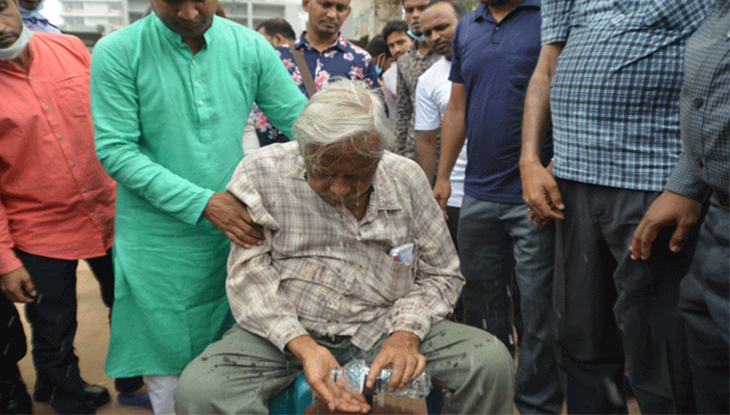 সমাবেশে হঠাৎ অসুস্থ হয়ে পড়লেন ডাঃ জাফরুল্লাহ
