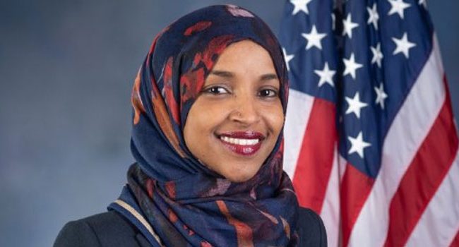 বড় জয় পেলেন মার্কিন কংগ্রেসের প্রথম হিজাবধারী ইলহান ওমর