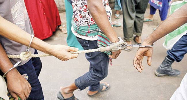লালমনিরহাটে গুজব ছড়িয়ে পিটিয়ে হত্যা : গ্রেফতার আরো ৪
