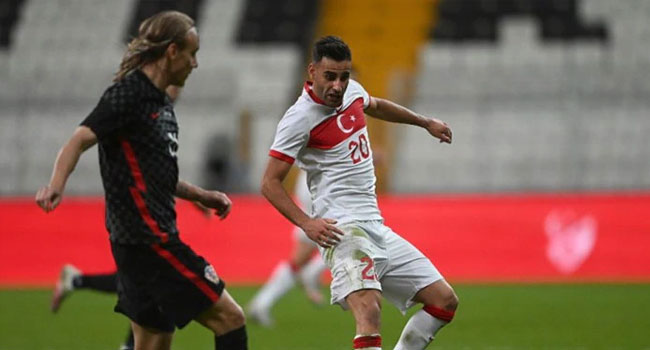 হাফ টাইমে করোনা পজিটিভ ফুটবলার! তুরস্ক-ক্রোয়েশিয়া ম্যাচে তোলপাড়