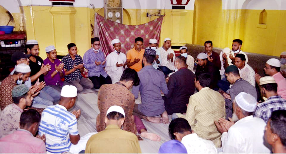 বিএনপি নেতা ব্যারিস্টার সালামের জন্মদিন উপলক্ষে দরগায় দোয়া মাহফিল