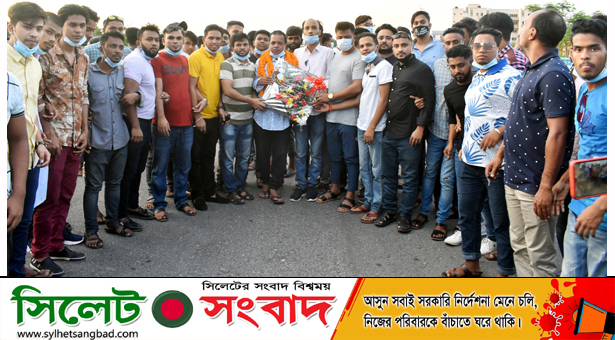কারাফটকে সংবর্ধিত কারামুক্ত স্বেচ্ছাসেবক লীগ নেতা পিযুষ কান্তি
