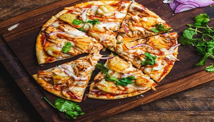 ঘরেই বানিয়ে ফেলুন চিকেন পিৎজা