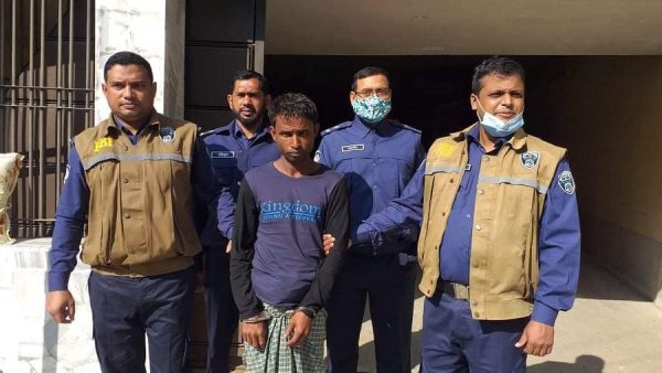 বাসে কলেজ ছাত্রীর শ্লীলতাহানির চেষ্টা : আটক হেলপারের স্বীকারোক্তি