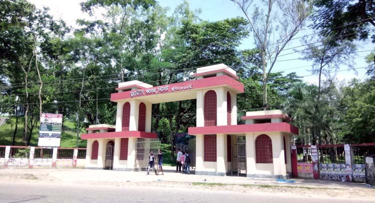 এম সি কলেজের প্রধান ফটকে ডিবি পুলিশ পরিচয়ে ছিনতাই, গ্রেফতার ২