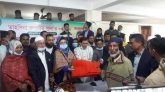 বিশ্বনাথে শীতার্ত মানুষের মাঝে কম্বল বিতরণ করলেন ইলিয়াসপত্নী লুনা