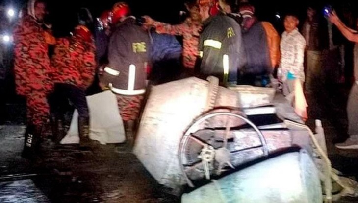 ঝিনাইদহে ট্রাক-নসিমনের সংঘর্ষে নিহত ৭