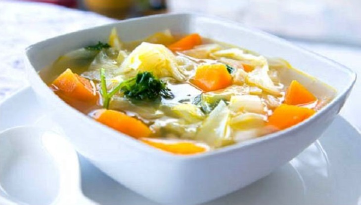 গরম গরম বাঁধাকপির স্যুপে শীতের সকাল