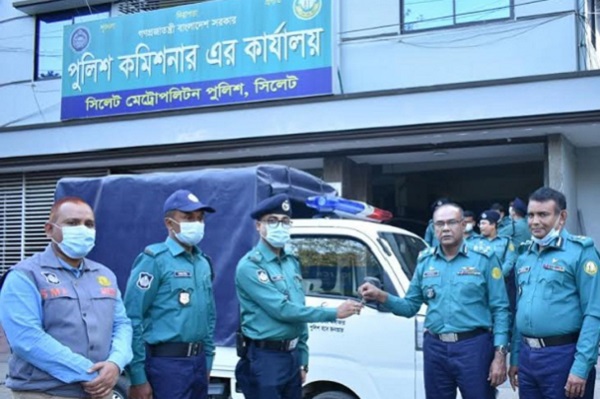 বিমানবন্দর থানা ও বন্দরবাজার পুলিশ ফাঁড়িকে নতুন গাড়ি হস্তান্তর