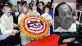 শহীদ মিনারে ব্যারিস্টার মওদুদের কফিনে সর্বস্তরের মানুষের শ্রদ্ধা