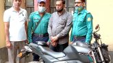 জেলা প্রশাসকের কার্যালয়ের সামনে থেকে চুরি হওয়া মোটরসাইকেল উদ্ধার, চোর আটক